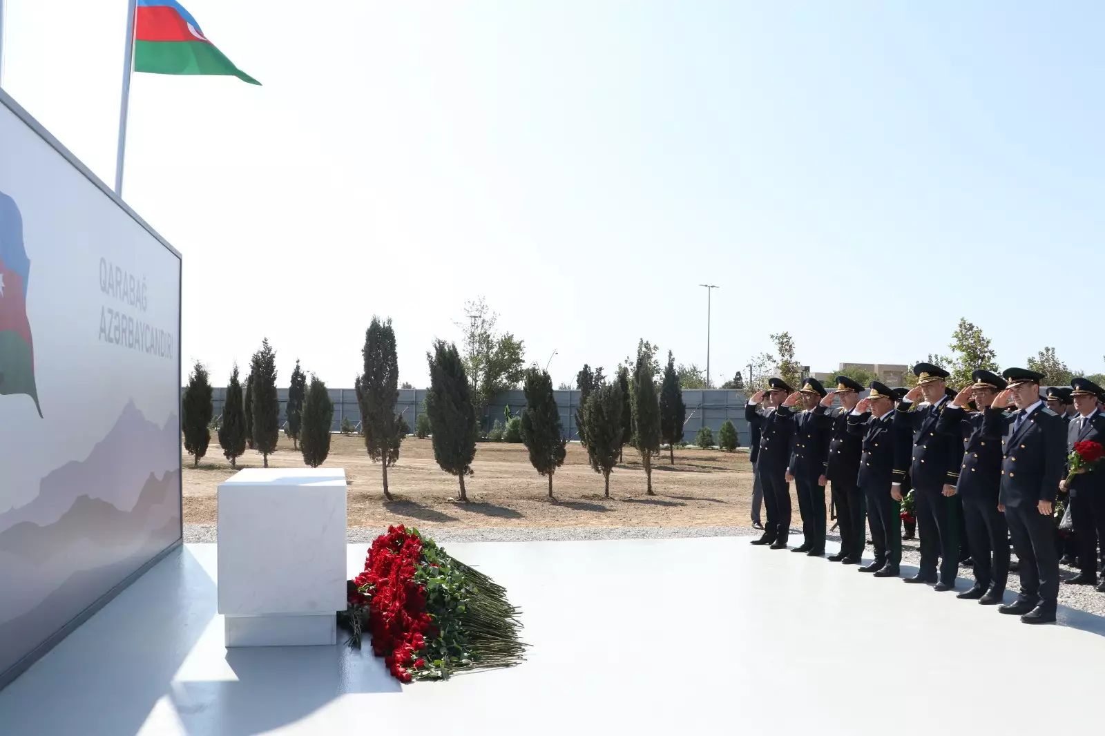 Baş Prokurorluğun rəhbər heyəti inşası davam etdirilən Zəfər Parkında olub