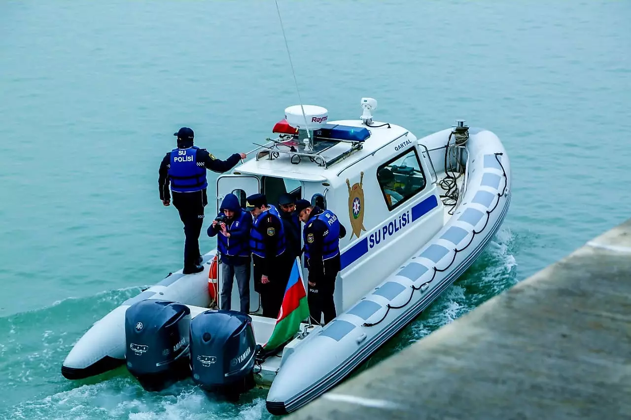 Su polisi balıq ovu ilə məşğul olan şəxslərə müraciət edib