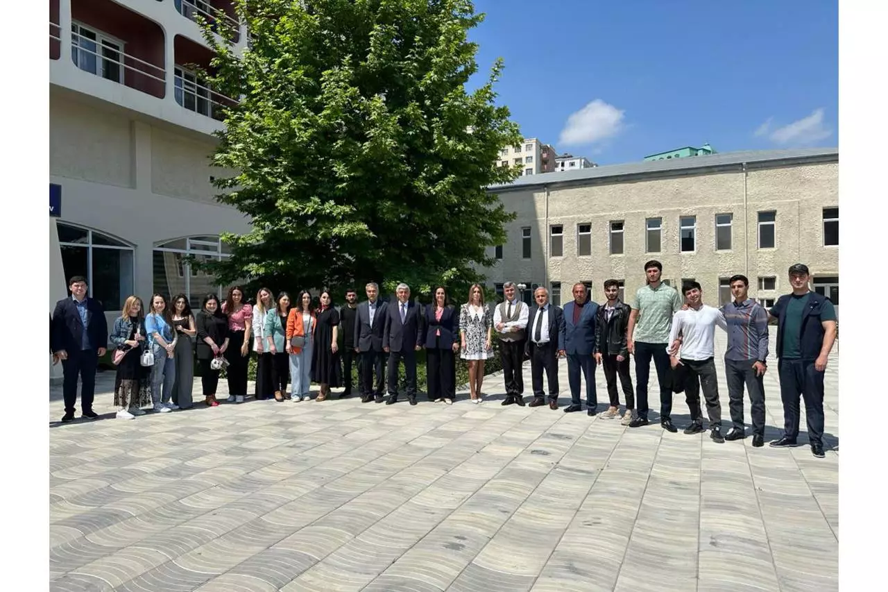 “Sosial iş” məzunları ilə görüş keçirilib - FOTO