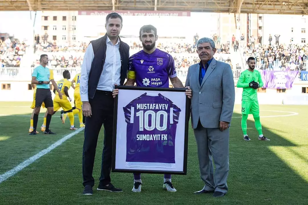 "Sumqayıt"ın futbolçusu 100-ə çatdı