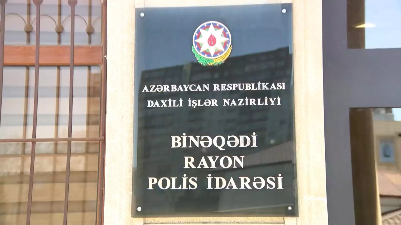 Özünü polis əməkdaşı kimi təqdim edib taksi sürücülərinə qarşı dələduzluq edən şəxs saxlanılıb