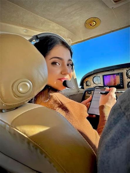 Azərbaycanlı qız ABŞ-də pilot oldu - FOTO