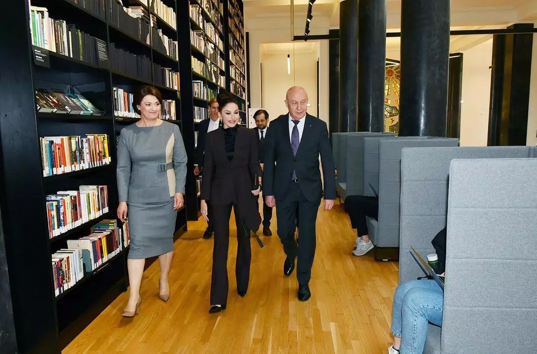 Mehriban Əliyeva və Diana Nausediene Martyunas Mazvyudas adına Litva Milli Kitabxanası ilə tanış olublar