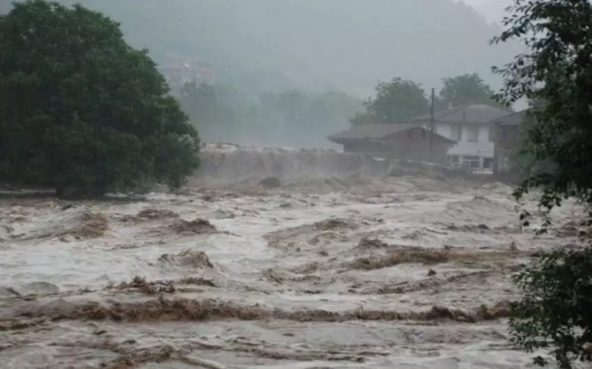 Azərbaycanda 23 yaşlı oğlanı sel aparıb