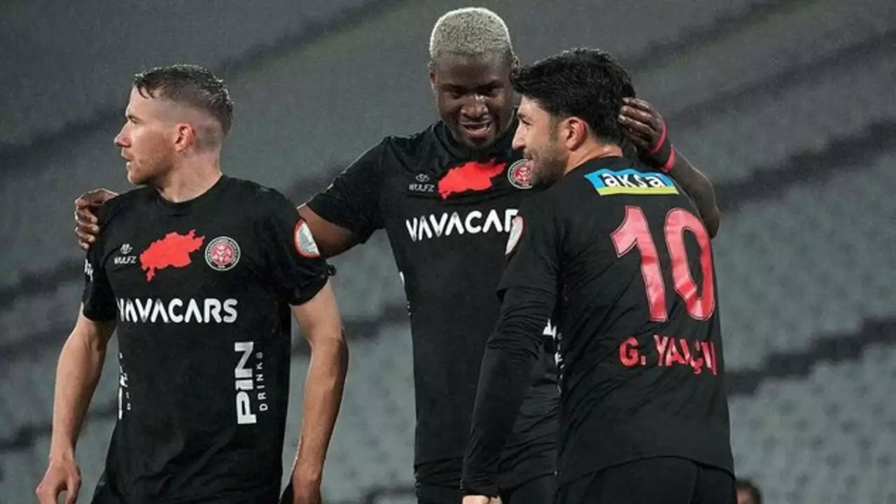 "Fatih Karagümrük" "Antalyaspor"u darmadağınla məğlub etdi