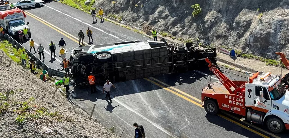 Meksikada mühacirləri daşıyan avtobus yük maşını ilə toqquşub, 16 nəfər ölüb