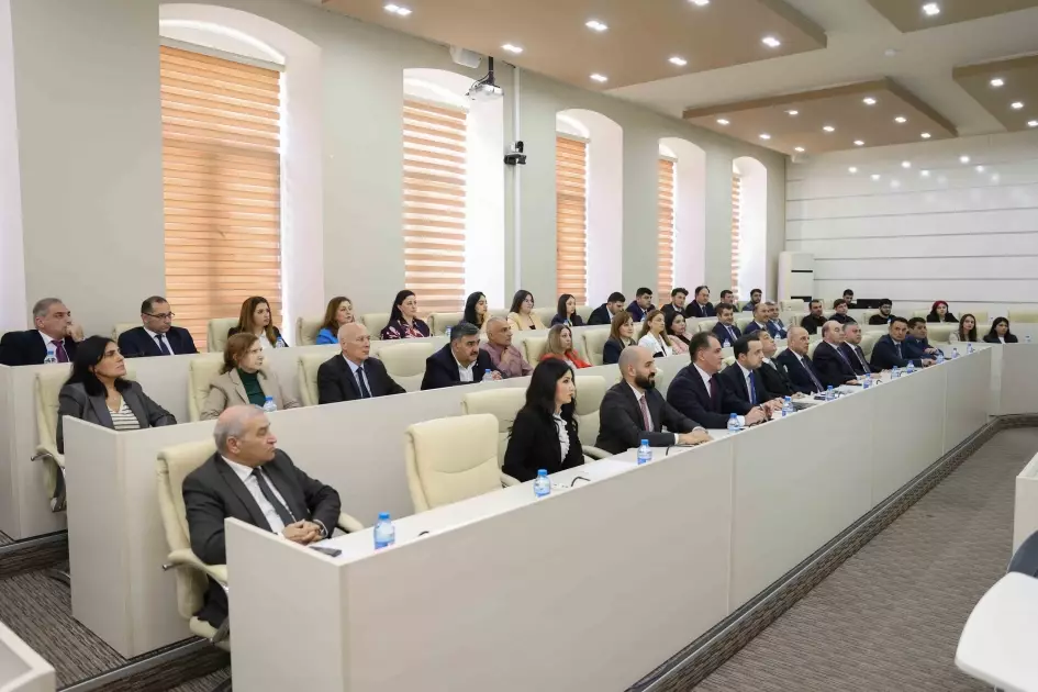 UNEC ilə Azərbaycan İnvestisiya Holdinqi arasında əməkdaşlıq memorandumu imzalanıb