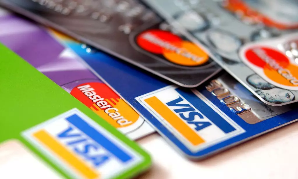 Debet kart istifadəçisi kredit ödəyicisinə necə çevrilir?
