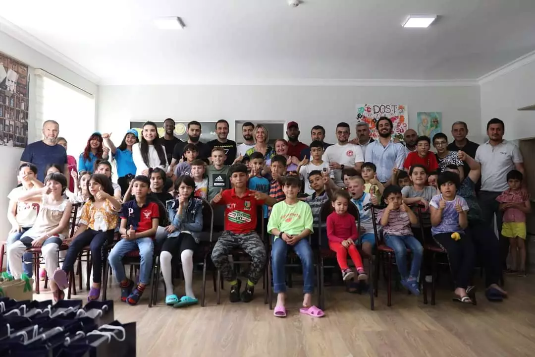 "Qarabağ" klubu uşaq evini ziyarət edib