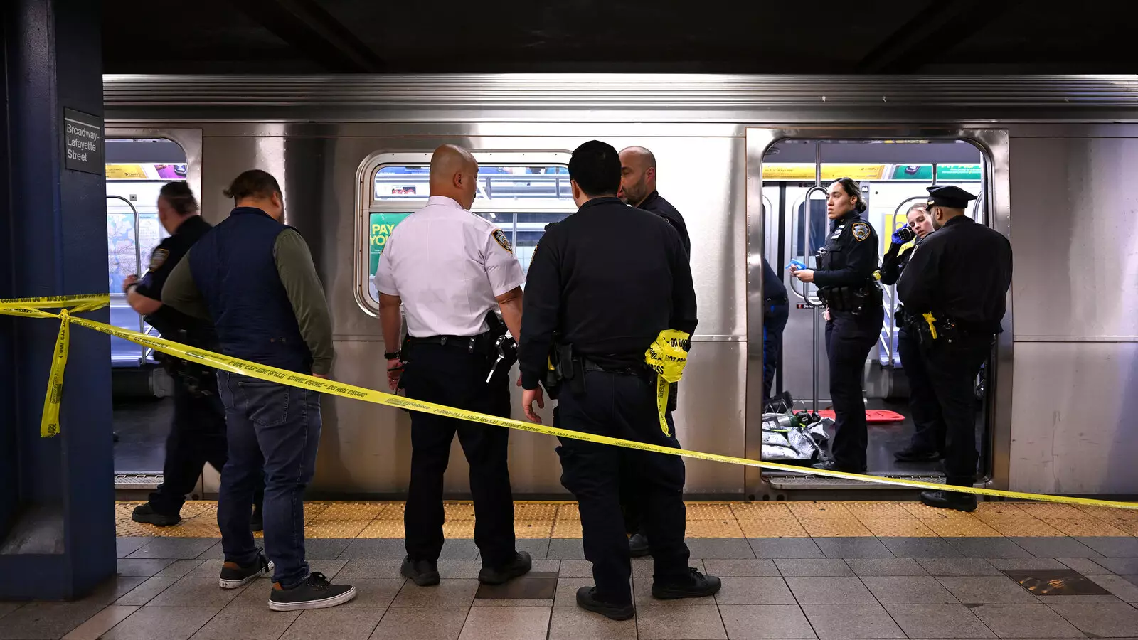 Nyu-York metrosunda atışma olub, 1 nəfər ölüb