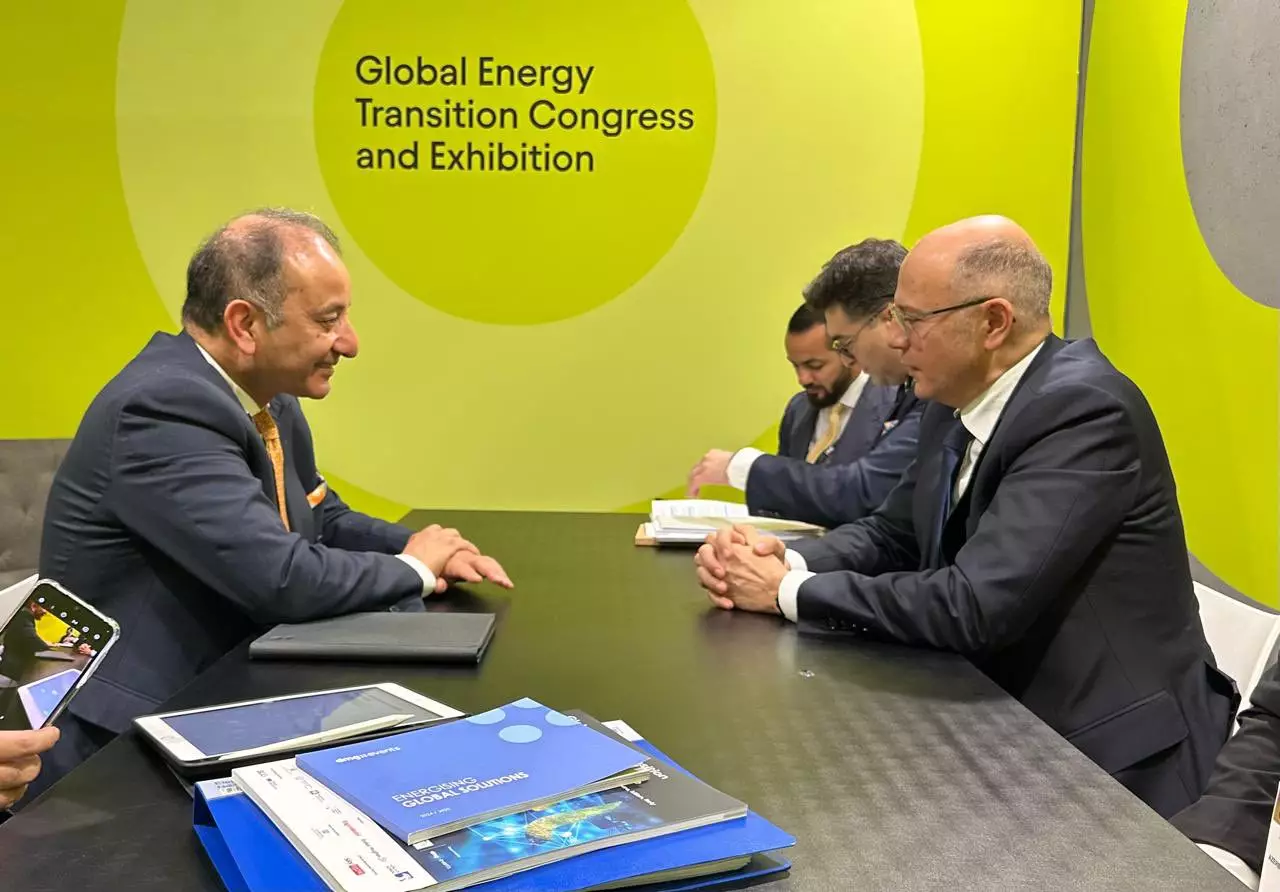 Pərviz Şahbazov pakistanlı nazir ilə COP29-un enerji gündəliyində olan prioritet məsələləri müzakirə edib