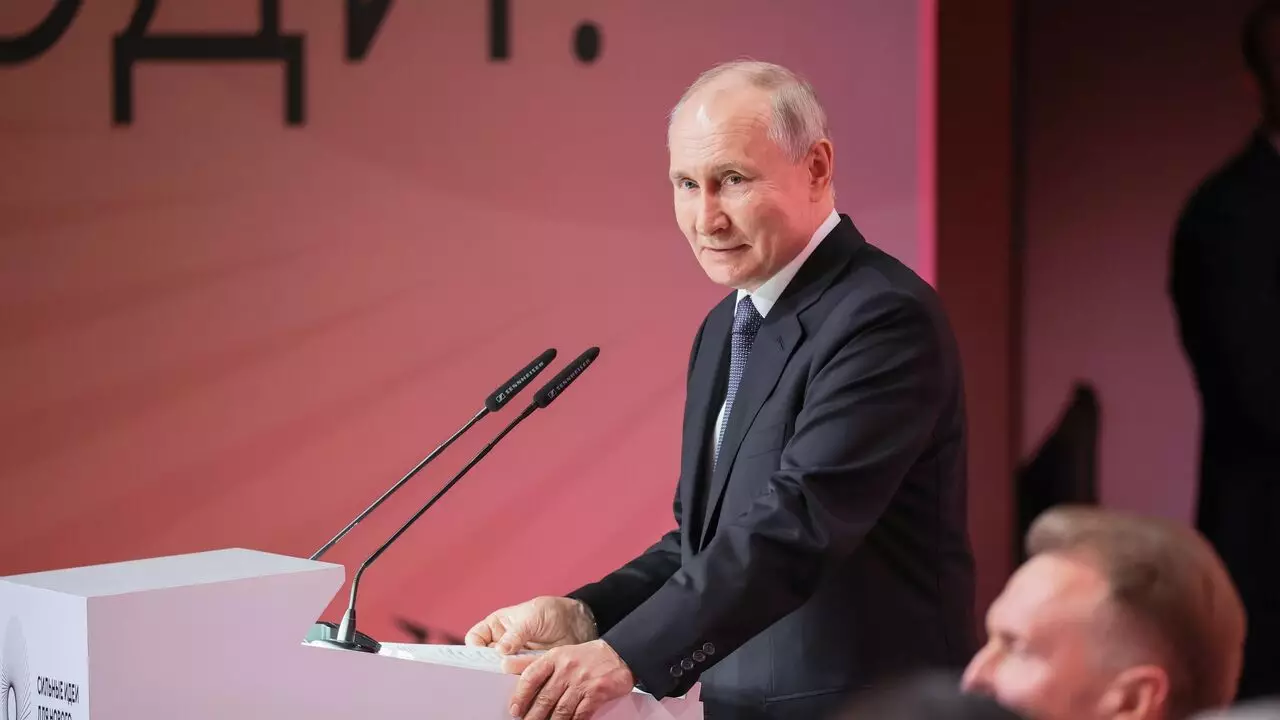 Putin: Avropalı siyasətçilər onlara okeanın o tayından deyilən hər şeyi edirlər