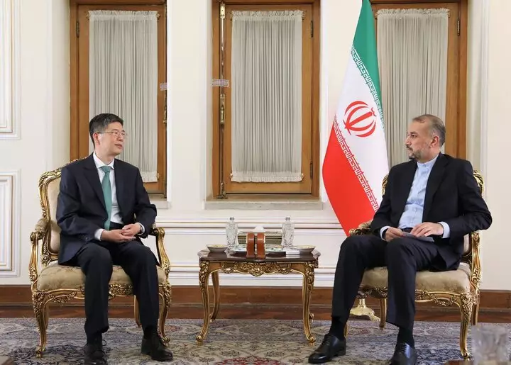 Çinin yeni səfiri İranın xarici işlər naziri ilə görüşüb