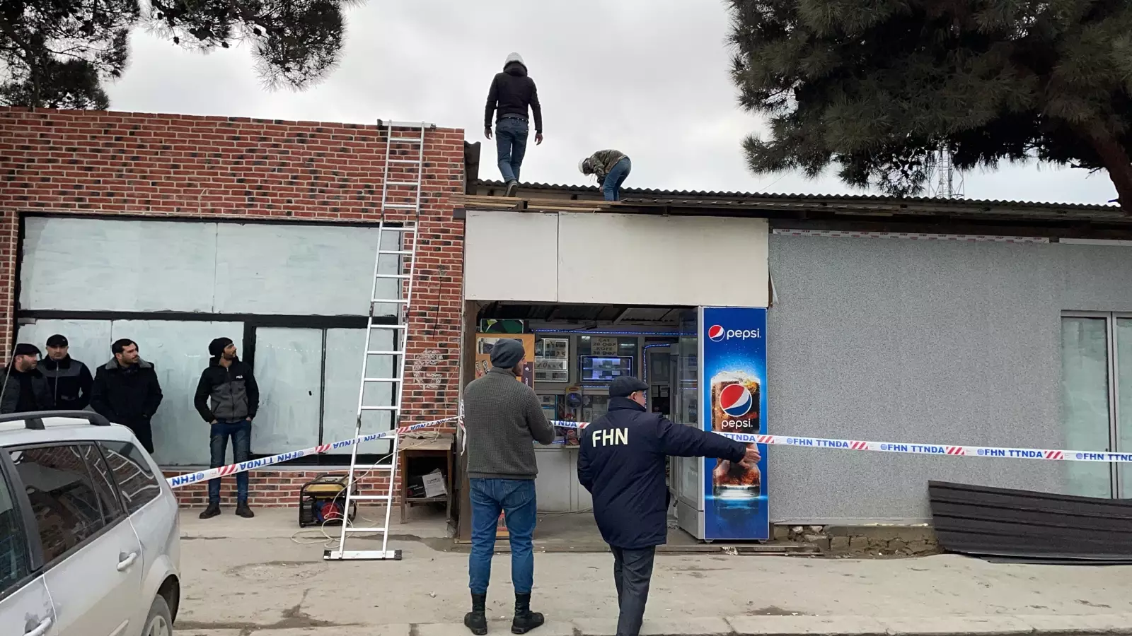 Bakıda qanunsuz tikilən obyektin sökülməsinə başlanılıb