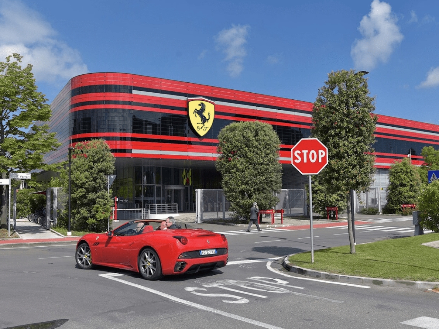 "Ferrari" İtaliyada daşqından əziyyət çəkənlərə 1 milyon avro bağışladı