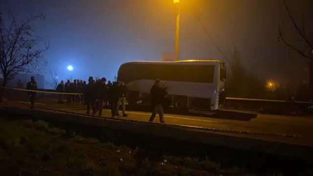 Türkiyədə polis maşınına bombalı hücum edilib