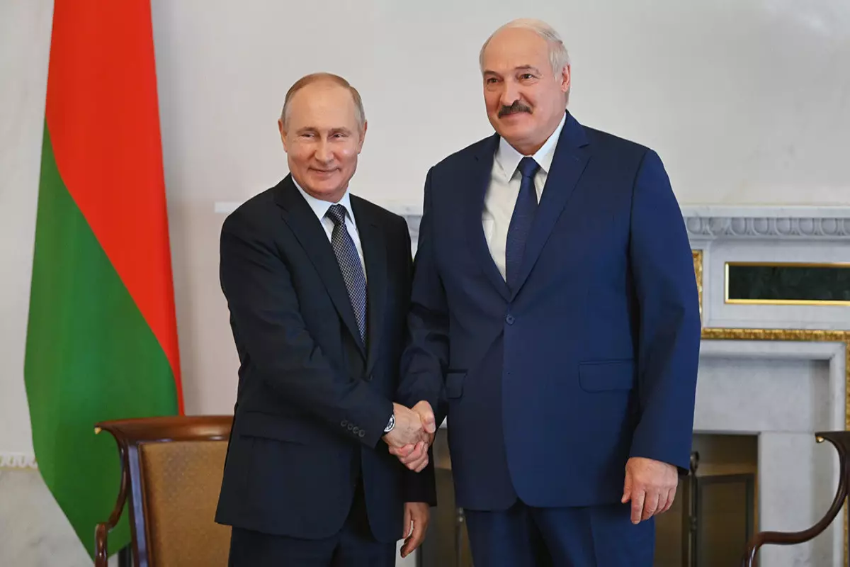 Lukaşenko Putinlə hərbi-siyasi məsələləri müzakirə edəcək