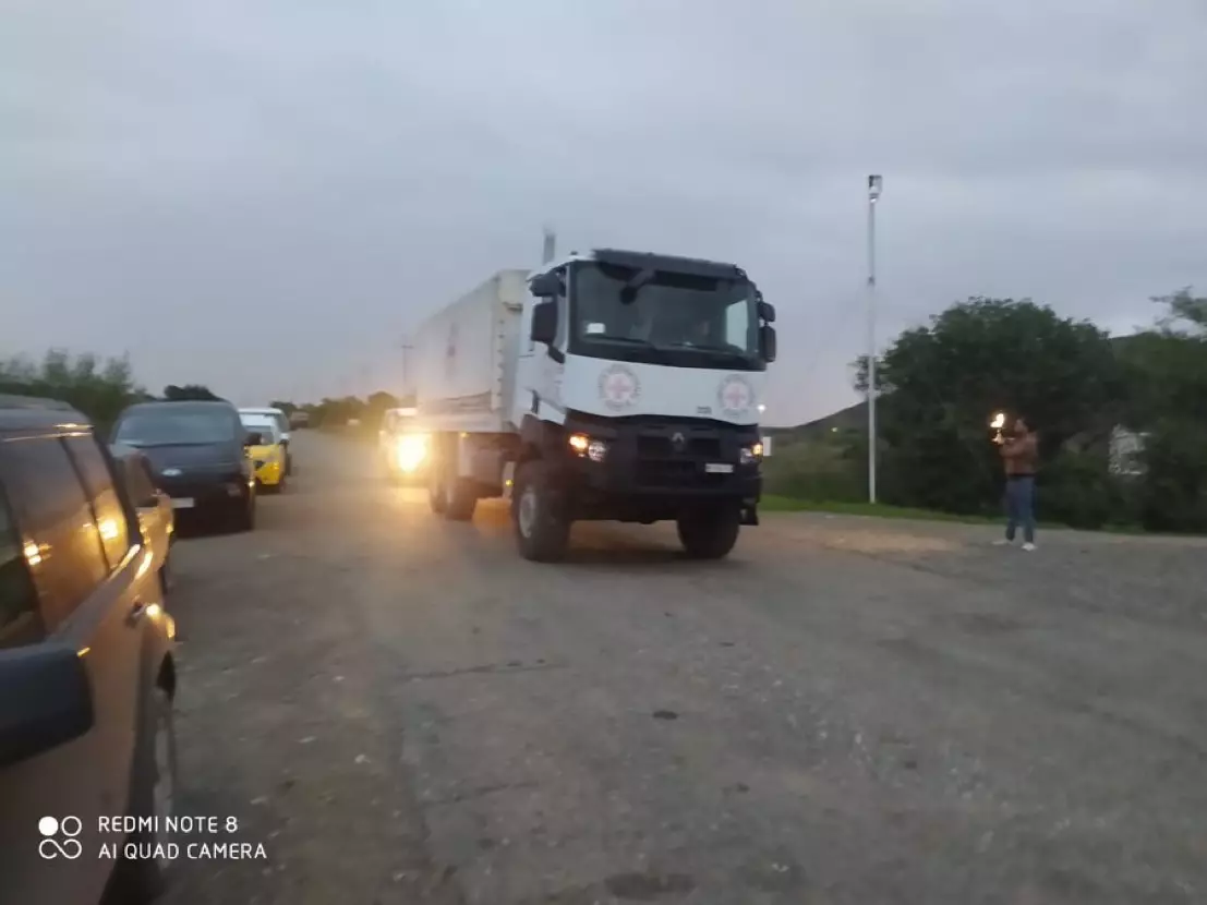 Hikmət Hacıyev: Ağdam-Xankəndi və Laçın-Xankəndi yollarında BQXK-nın yük avtomobillərinin eyni vaxtda keçidi təmin edilib
