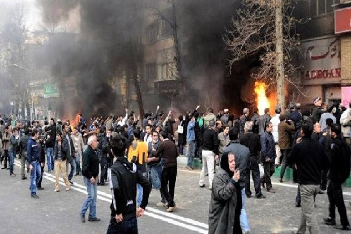 İranda polis və etirazçılar arasında qarşıdurma baş verib