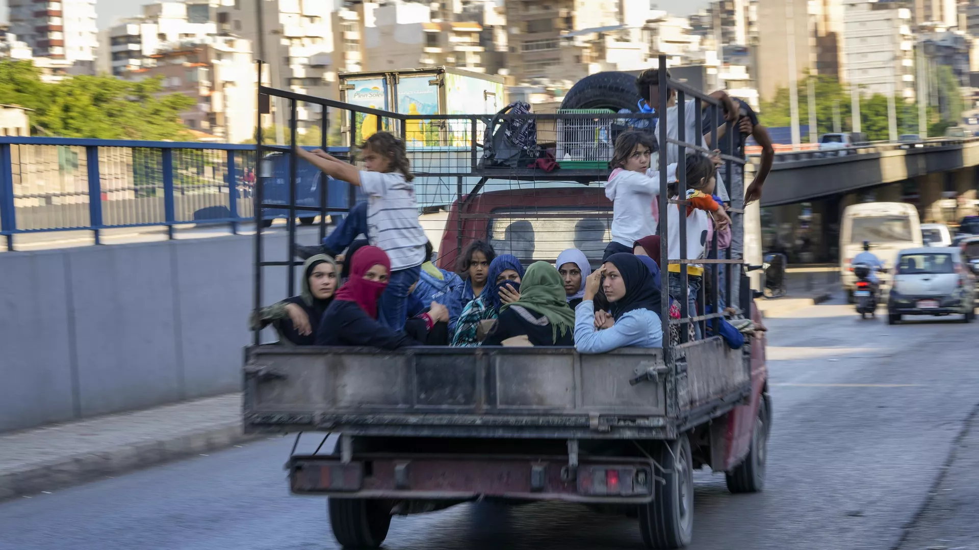 İran Livandan olan qaçqınlar üçün Suriyaya humanitar yardım göndərib