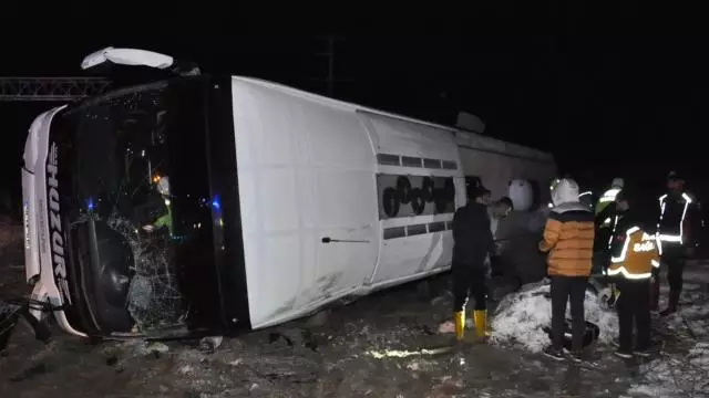 Türkiyənin Yozgat bölgəsində avtobus aşıb, 1 nəfər ölüb, 25 nəfər yaralanıb