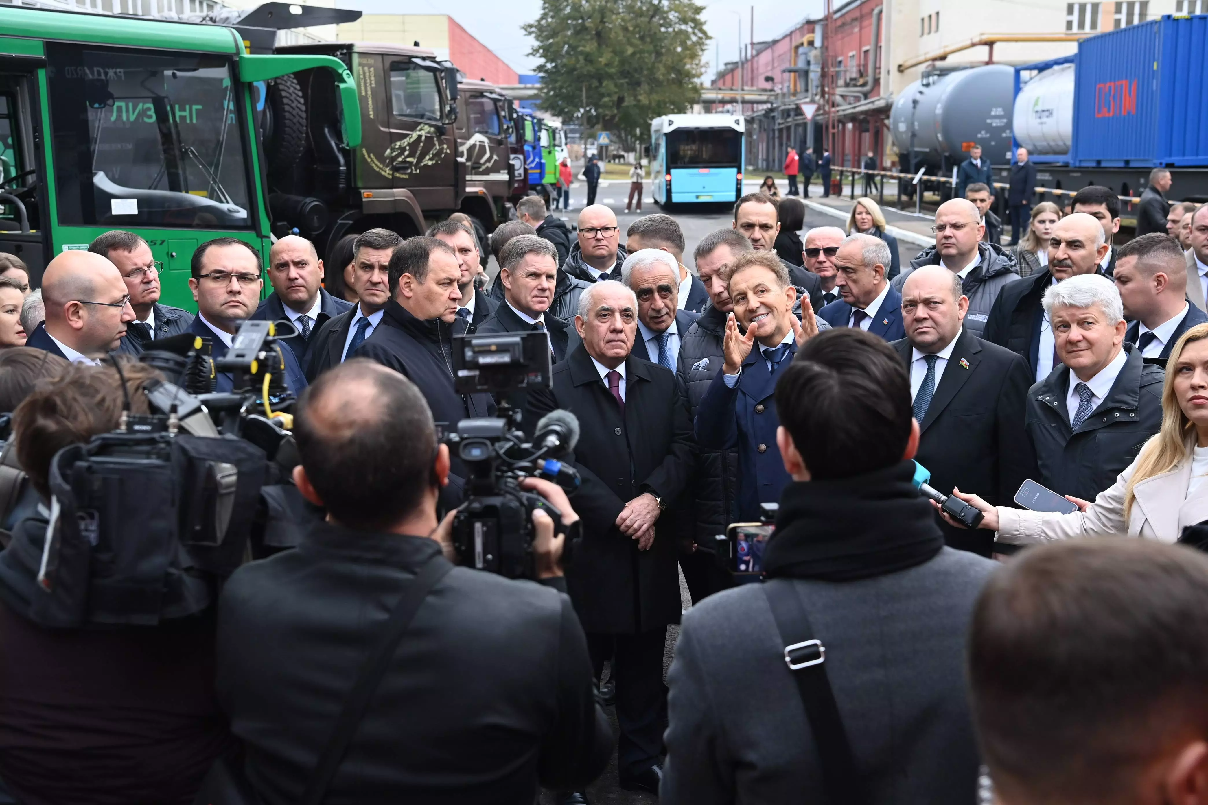 Baş nazir Əli Əsədov Minsk Avtomobil Zavodunda olub