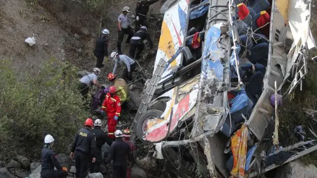 Peruda sərnişin avtobusu aşıb, 10 nəfər ölüb, 25 nəfər yaralanıb