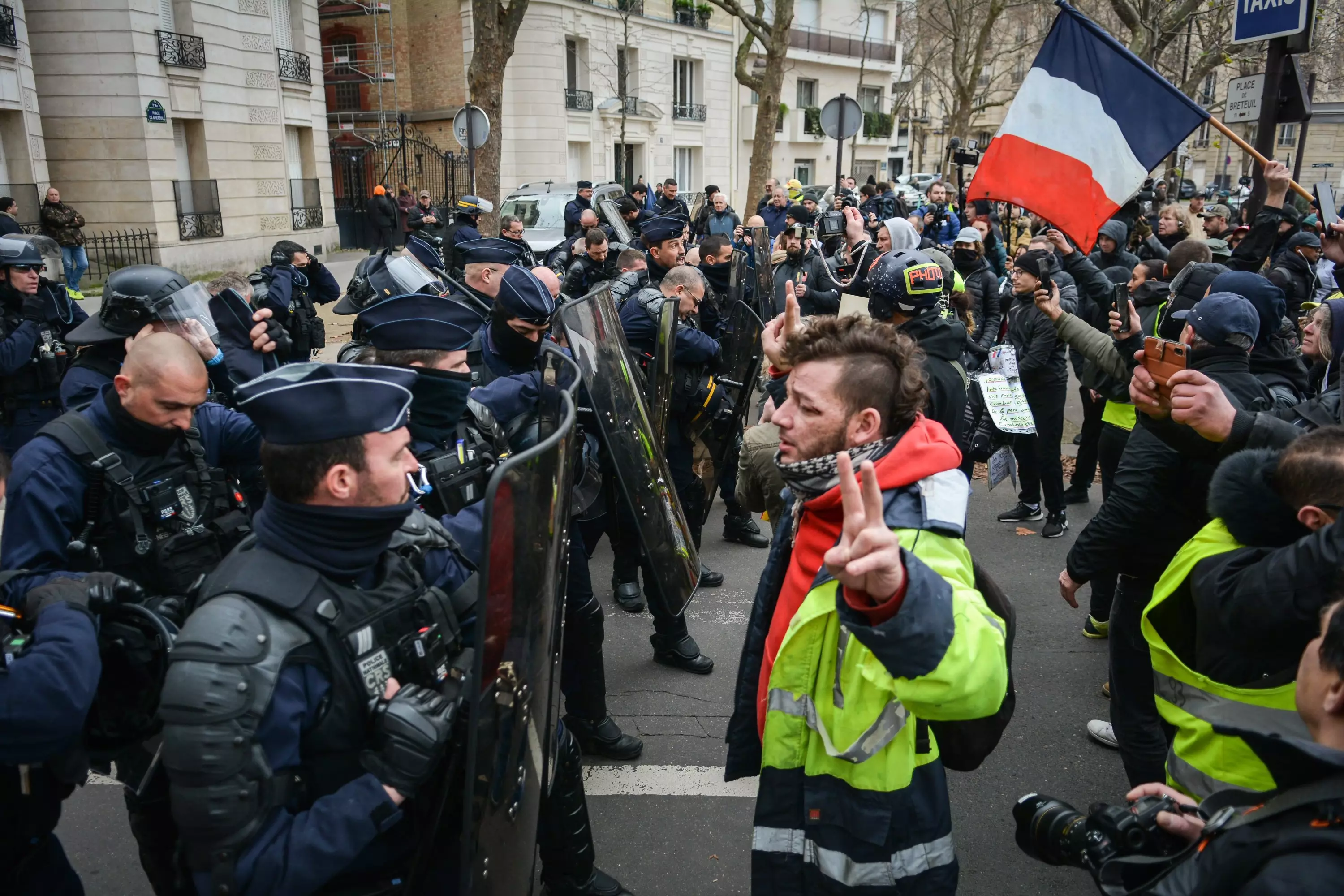 Parisdə etiraz aksiyası zamanı 28 nəfər saxlanılıb
