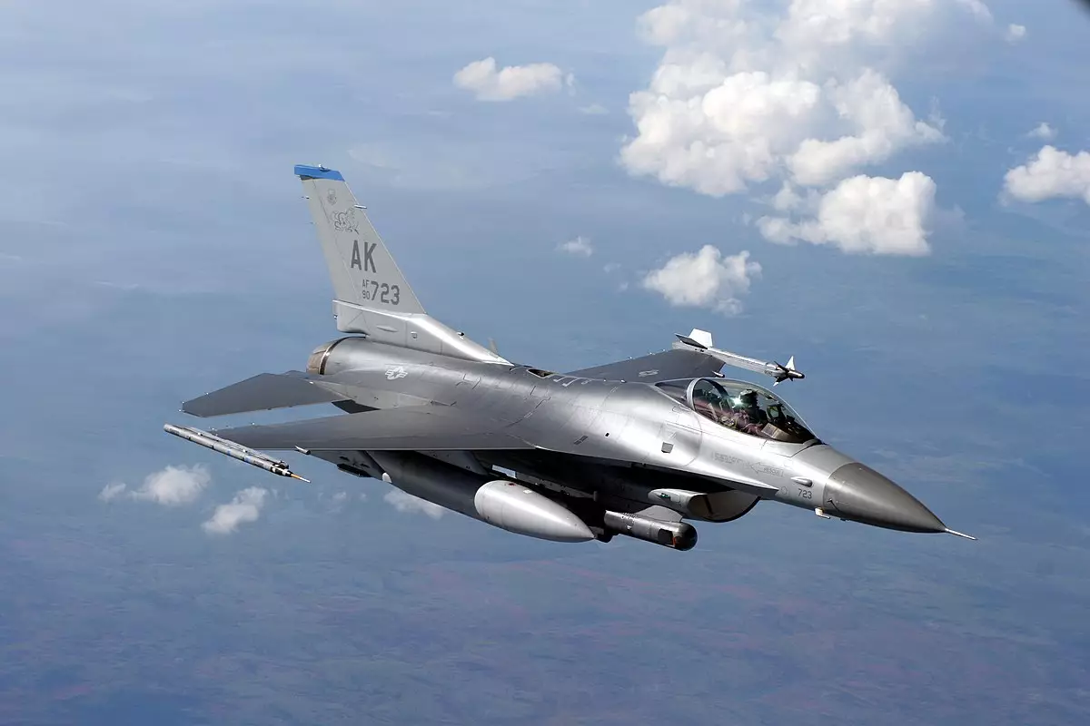 Ukraynaya F-16 qırıcıları verəcək ilk ölkənin adı açıqlanıb