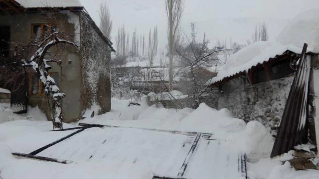 Tacikistanda qar uçqununda ölənlərin sayı 17 nəfərə çatıb