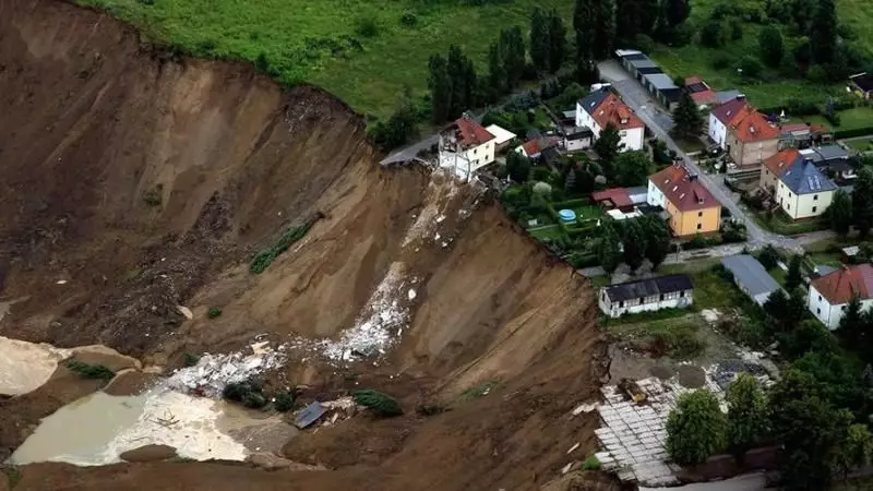 Hindistanda daşqınlar və torpaq sürüşmələri nəticəsində azı 72 nəfər ölüb