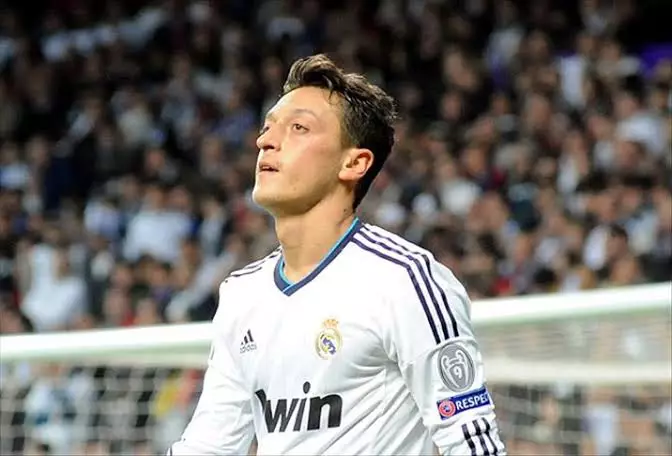 Mesut Özil futbolçu karyerasını bitirdi
