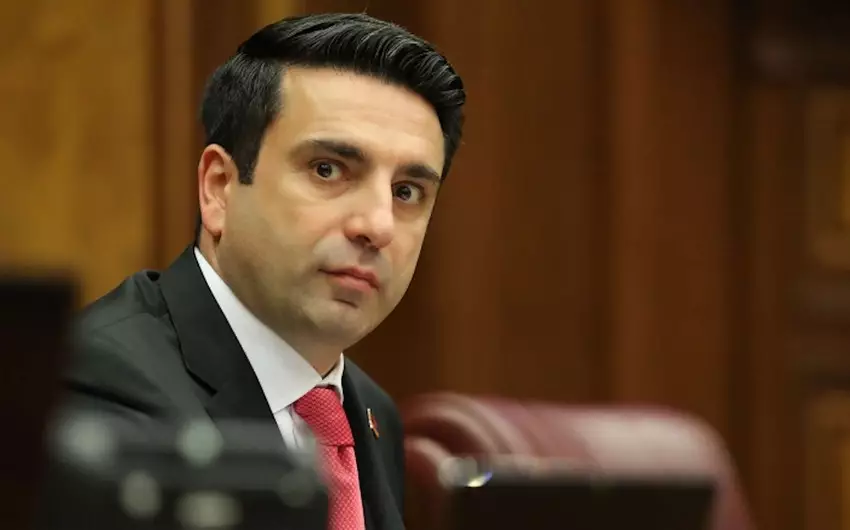 Ermənistan parlamentinin spikeri Zaxarovanı “hansısa idarənin hansısa katibəsi” adlandırdı 