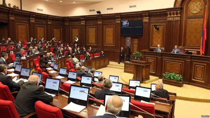 Ermənistan parlamenti iyunun 17-də hökumətin istefası layihəsinə baxacaq