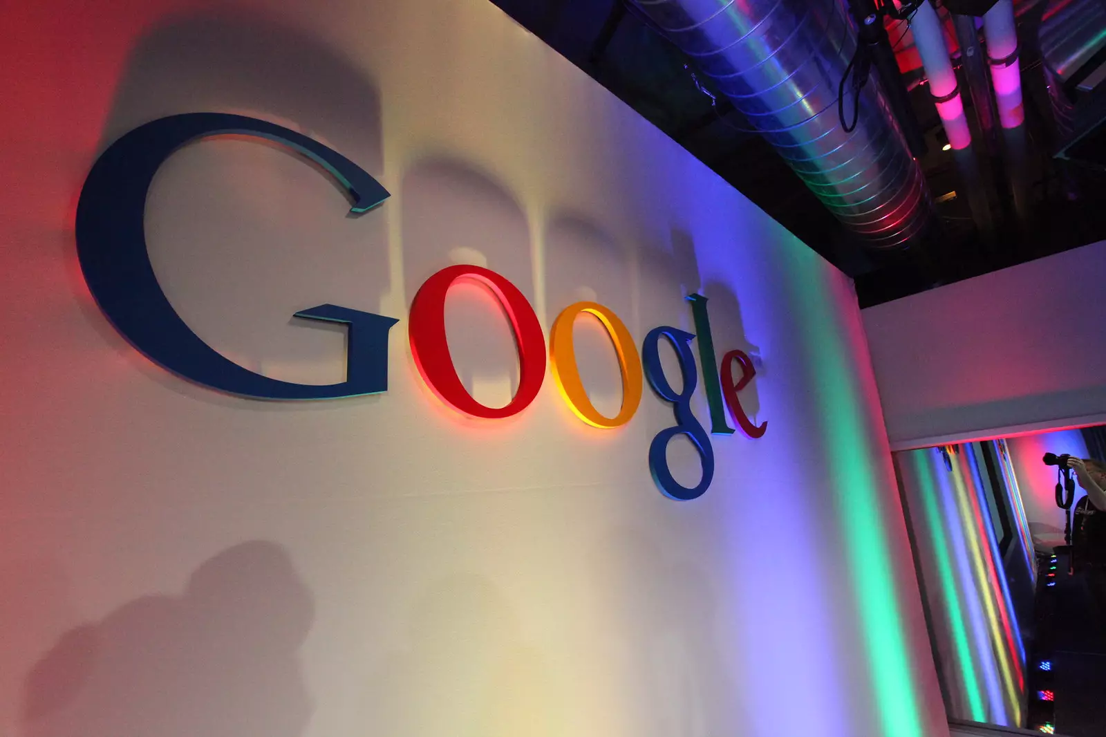 "Google" İsrailə etiraz edən daha 20 əməkdaşını işdən çıxarıb