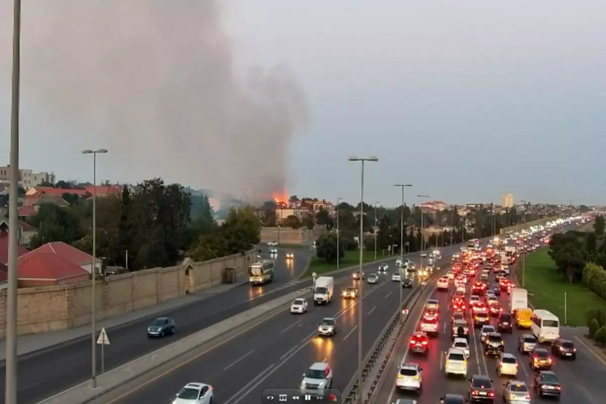 Bakıda yanğın baş verib, yolda sıxlıq yaranıb