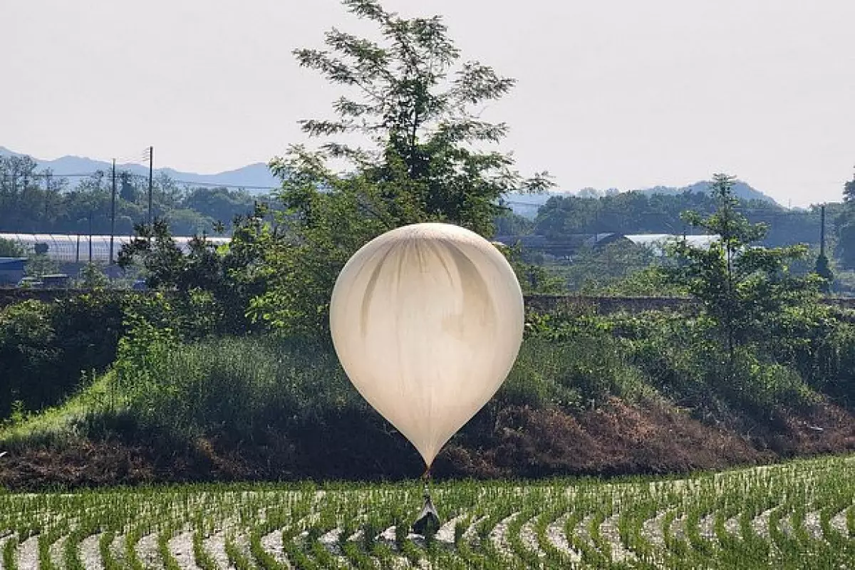Şimali Koreya yenidən Cənubi Koreyaya zibil balonları göndərib