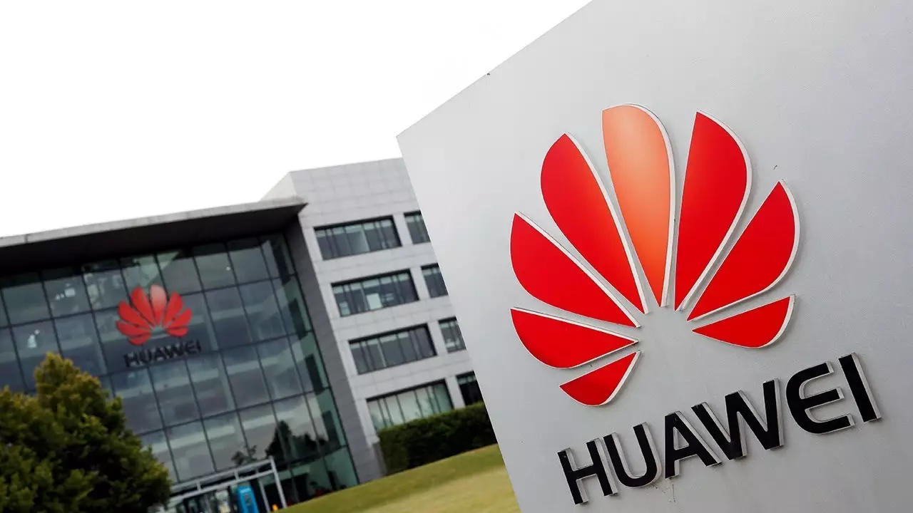 "Huawei" Çin bazarında birinci yeri tutub