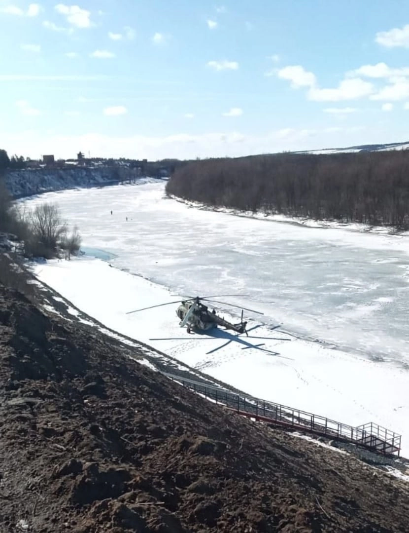 Rusiyada helikopter qəza enişi edib