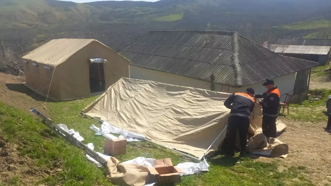 FHN: Yardımlıda evi qəzalı vəziyyətə düşən ailə çadırla təmin olunub