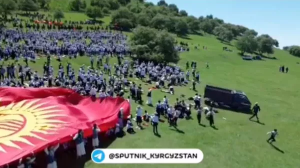 Qırğızıstanda yük maşını 29 uşağı vurub