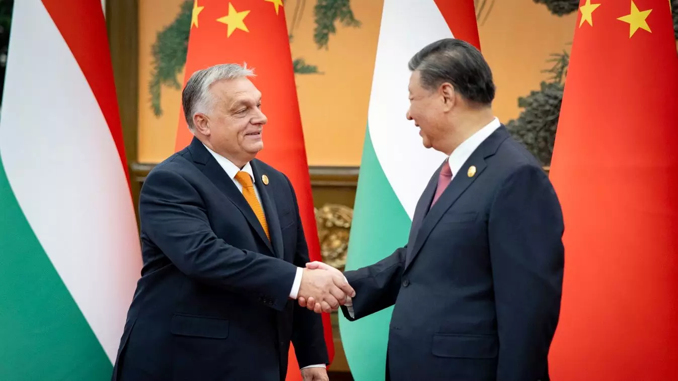 Orban: Macarıstan Çini çoxqütblü dünyanın sütunu hesab edir