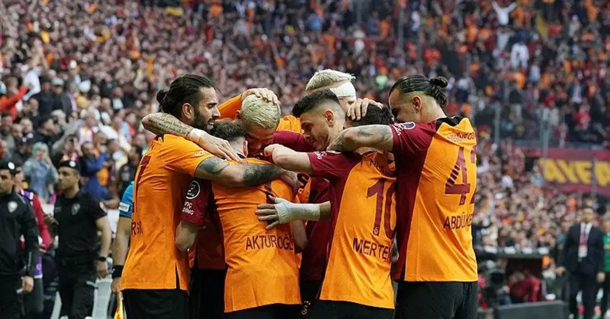 "Qalatasaray" evdə qələbəyə sevindi