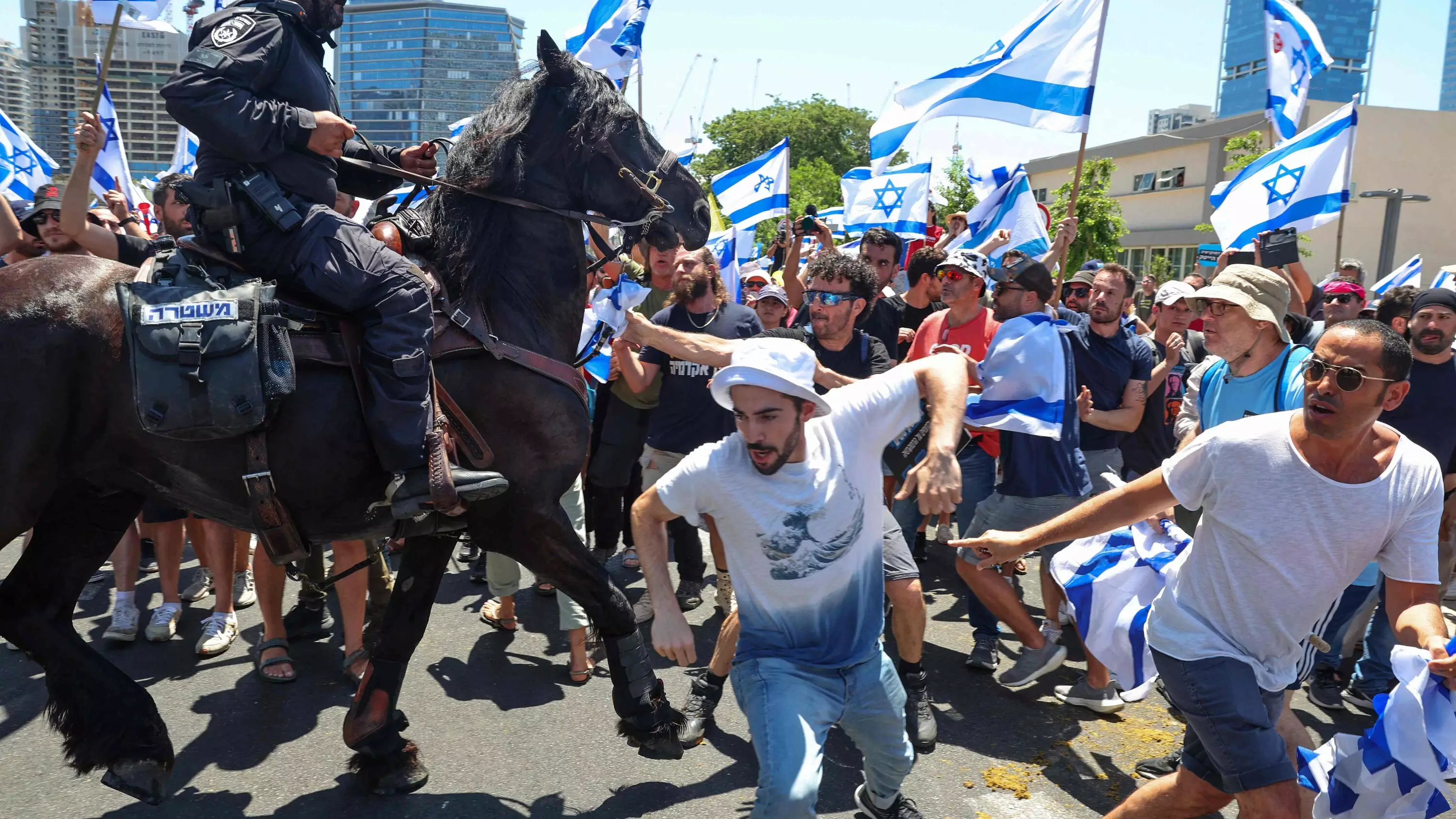 İsraildə keçirilən etiraz aksiyası polis əməkdaşları tərəfindən dağıdılıb