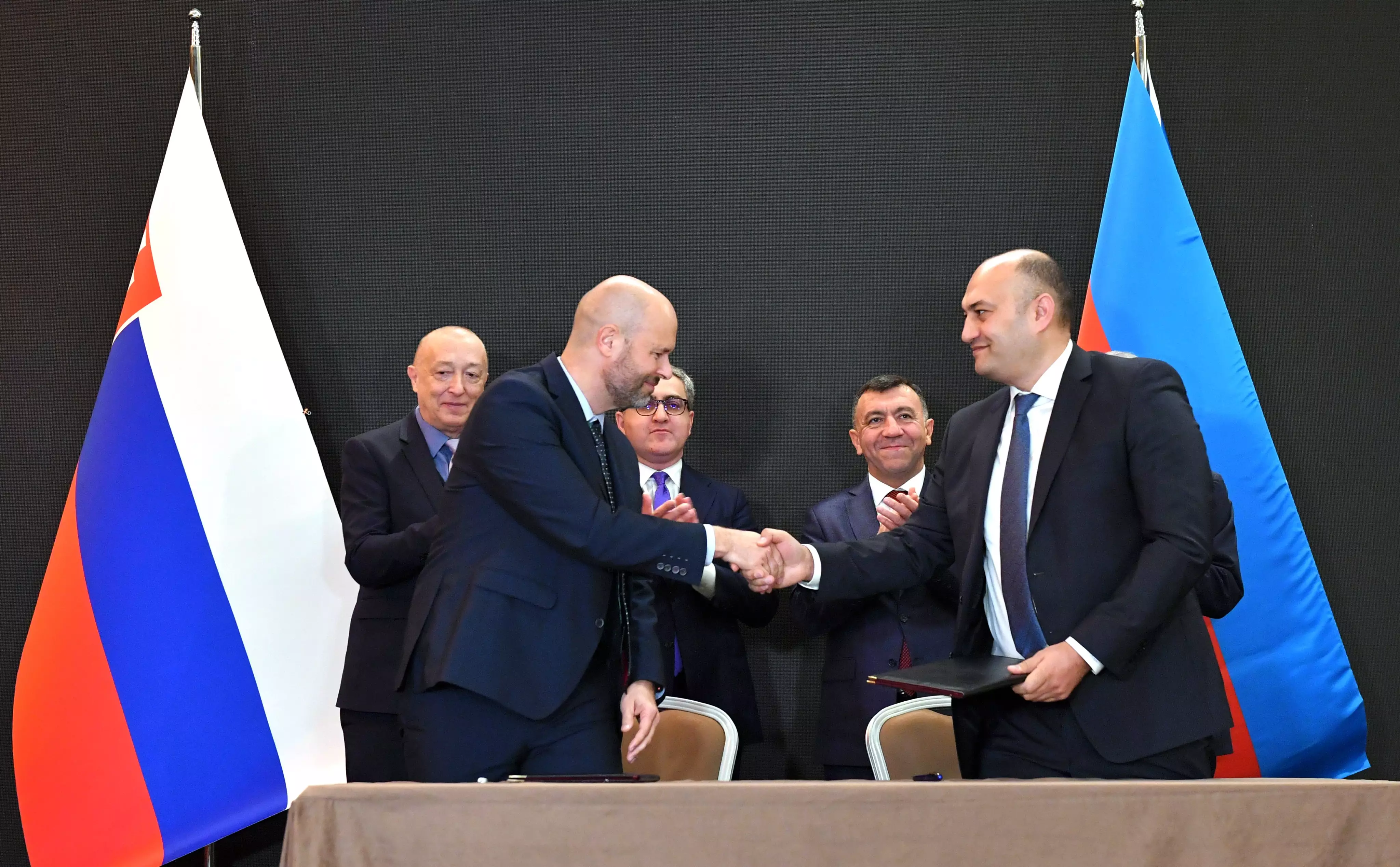 Azərbaycan - Slovakiya biznes forumu çərçivəsində əməkdaşlıq memorandumları imzalanıb