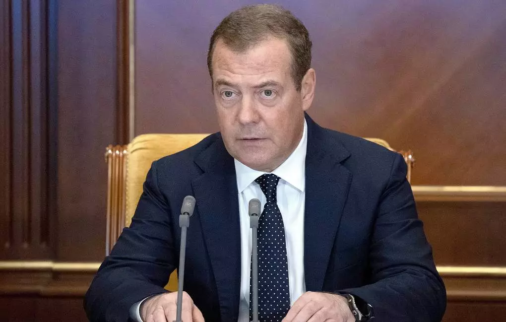 Medvedev müqaviləli hərbçilərin seçilməsindən danışıb