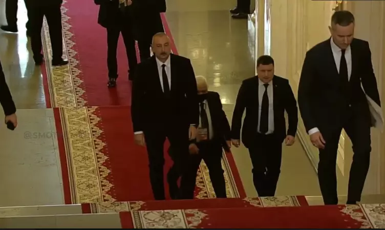Prezident İlham Əliyev Aİİ iclasının keçiriləcəyi məkana gəlib