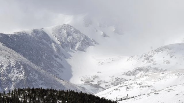 ABŞ-də qar uçqunu nəticəsində 3 alpinist həlak olub