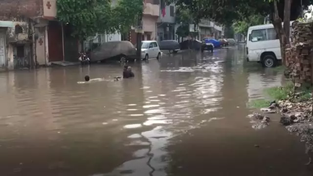 Pakistanda daşqınlardan zərər çəkmiş ərazilərdən təxliyə edilənlərin sayı 14 minə çatıb