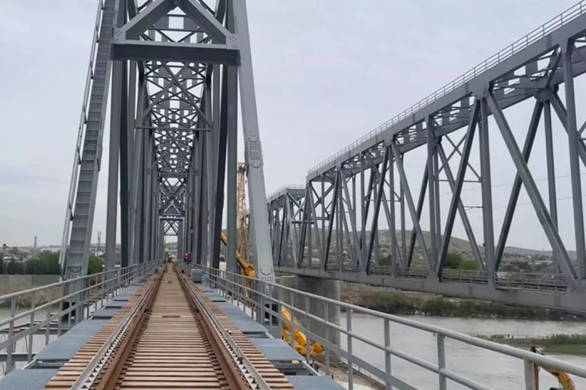 Şirvanda Kür çayı üzərində yeni dəmir yolu körpüsü istismara verilir (FOTO)